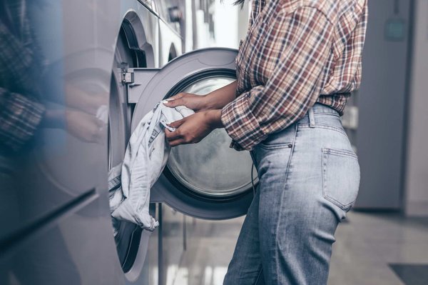 Quels sont les risques d'un surdosage de lessive pour l'environnement ?