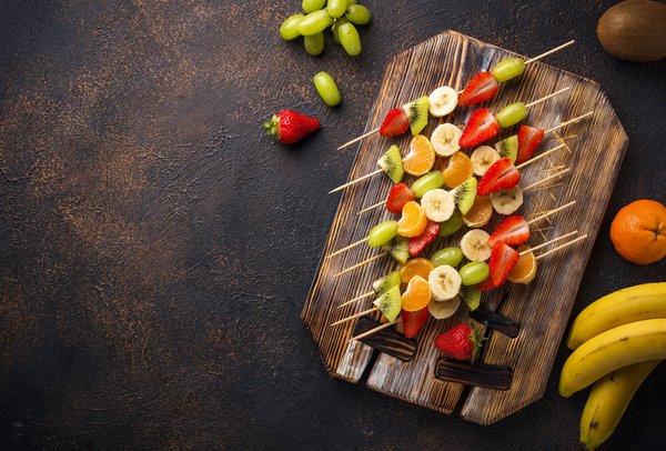 Comment préparer des brochettes de fruits délicieuses